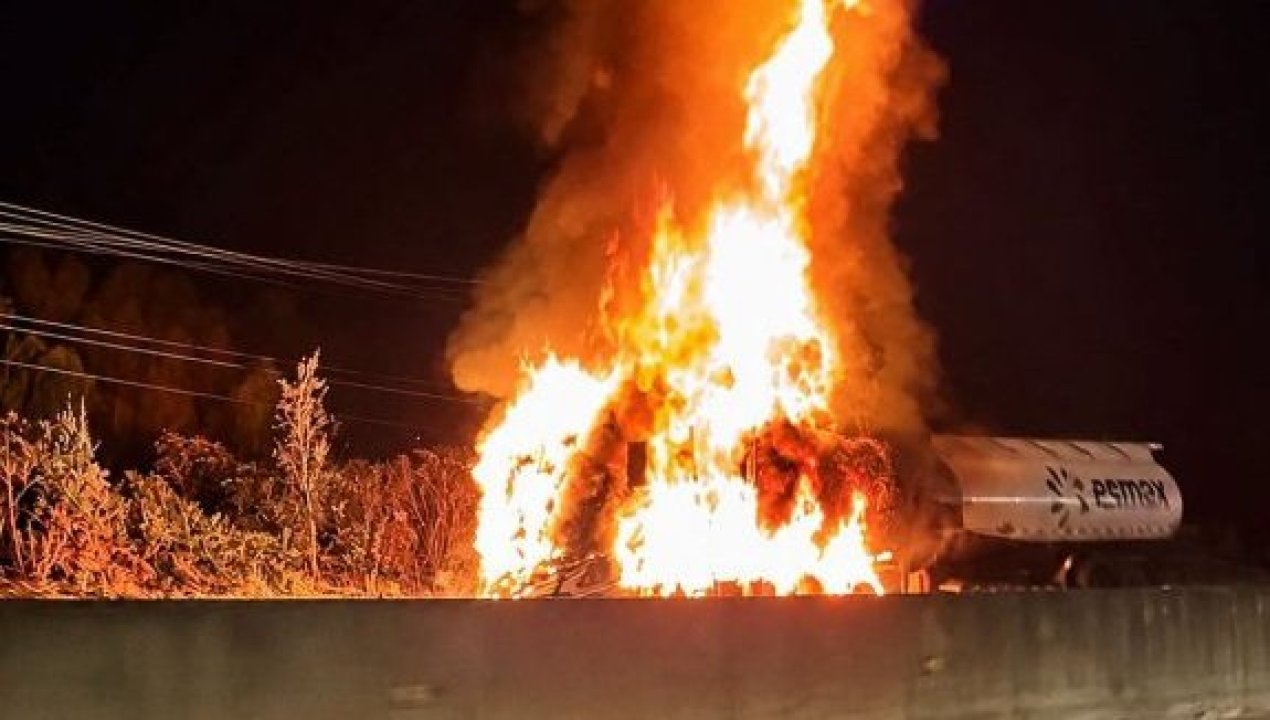 /camion-combustible-incendio-ruta-5-sur-pargua-puerto-montt