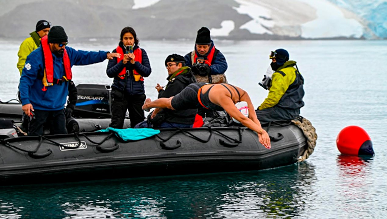 /la-sirena-de-hielo-otra-vez-barbara-hernandez-y-el-nado-mas-largo-de-la-historia-en-la-antartica