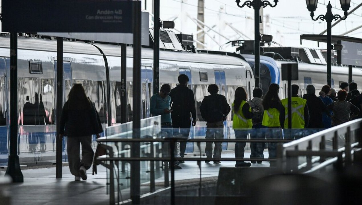/actualidad/politica/gobierno-enfria-expectativas-por-tren-rapido-santiago-valparaiso