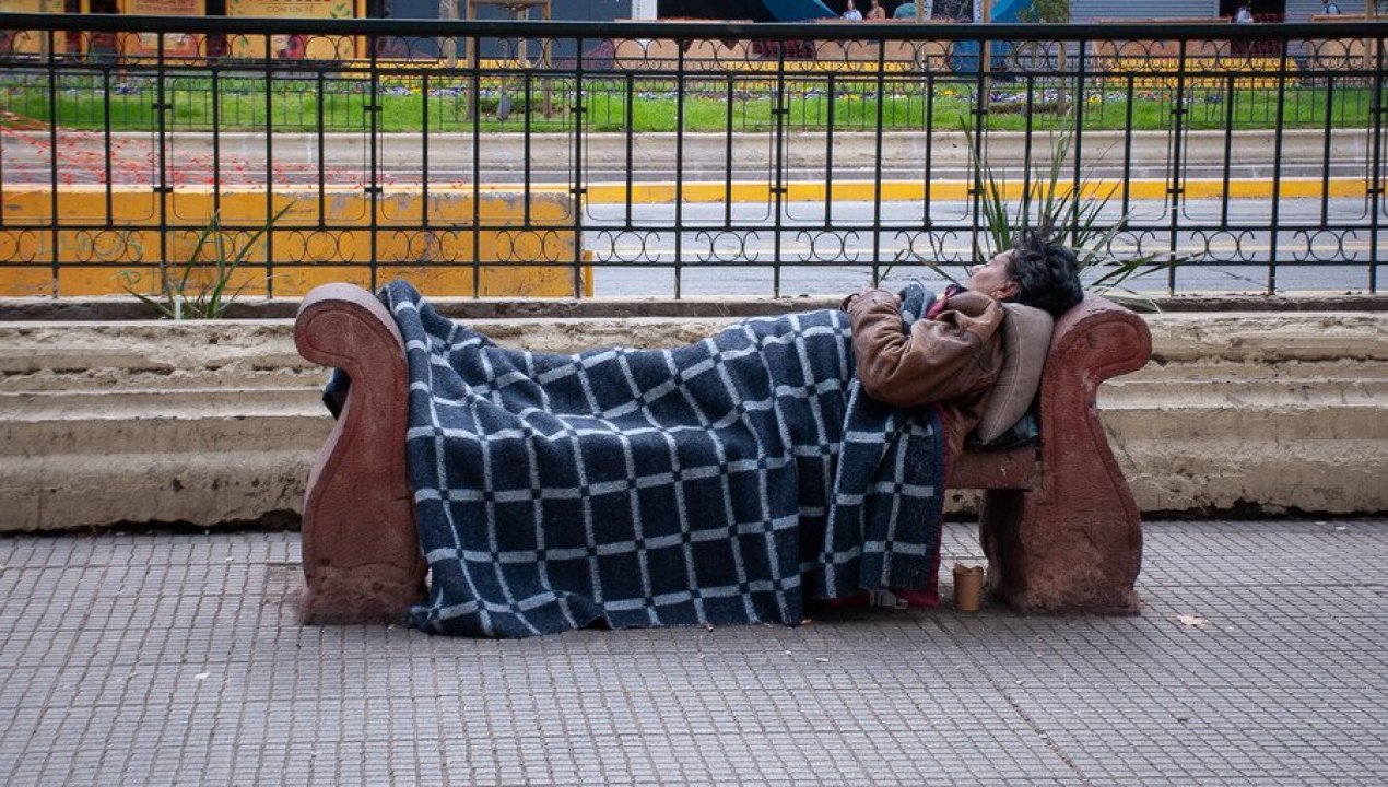 /actualidad/refuerzan-llamado-a-reportar-personas-en-situacion-de-calle-ante-bajas